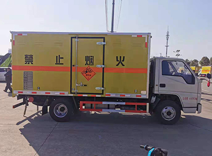 丹阳爆破器材运输车工人安全操作规范与智能技术保障